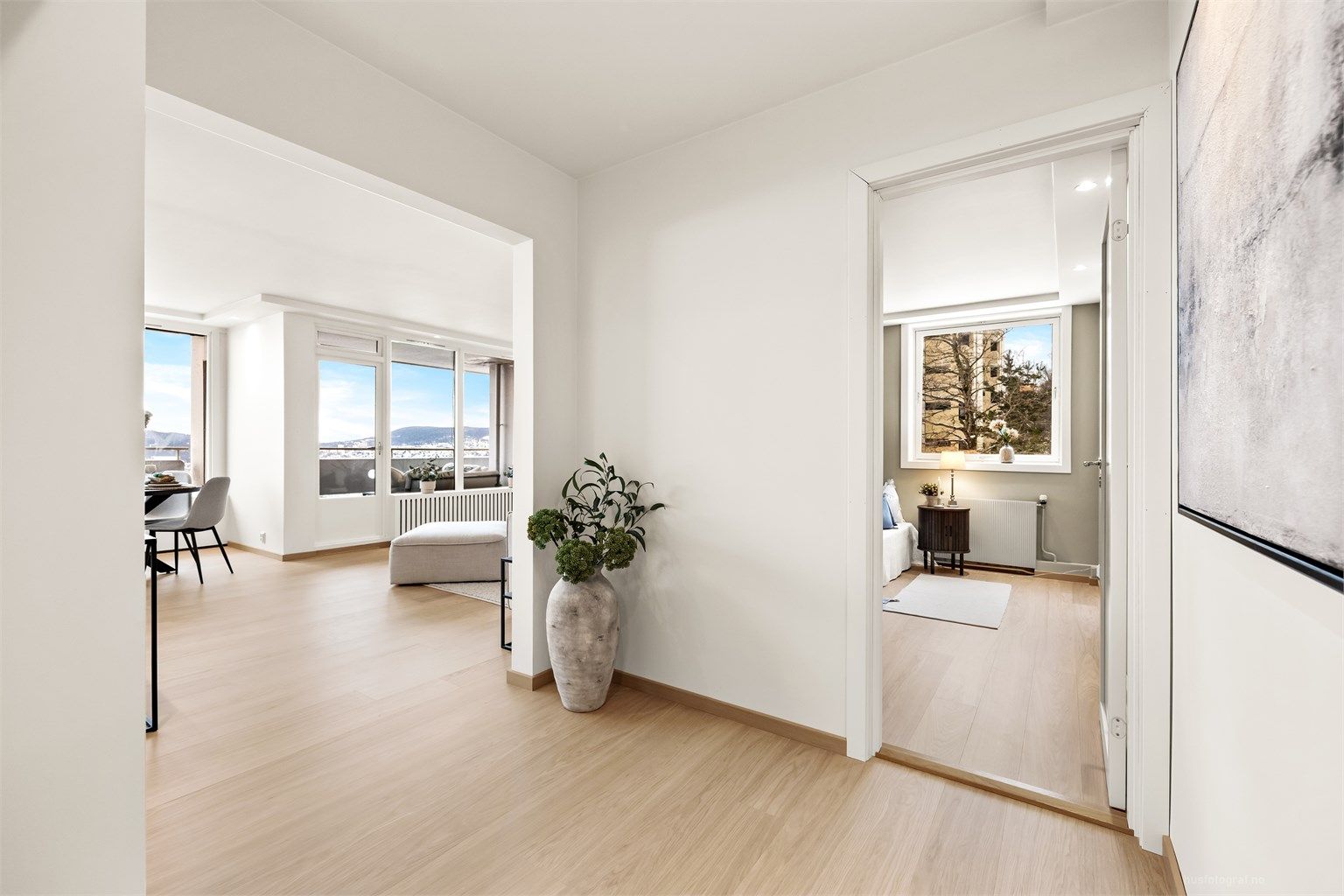 Planløsningen gir en god fordeling mellom sosiale soner og private rom.