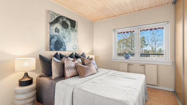 Soverom 1 med originale tregulv