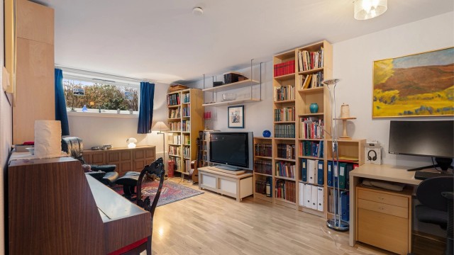 Hobbyrommet er et fleksibelt rom som kan brukes til TV-stue, lekerom eller kontor.