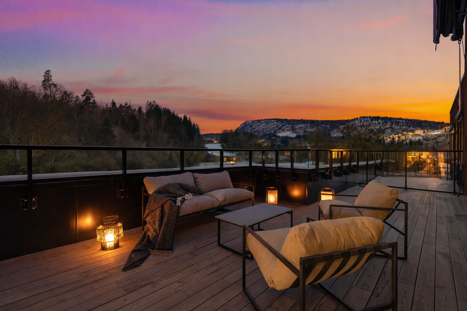 Vestvendt takterrasse med flott utsikt, gode solforhold og god plass til utemøbler. Foto: Trond Reder