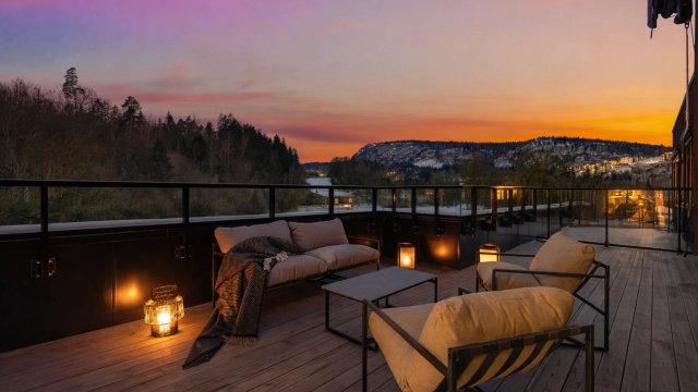 Vestvendt takterrasse med flott utsikt, gode solforhold og god plass til utemøbler. Foto: Trond Reder