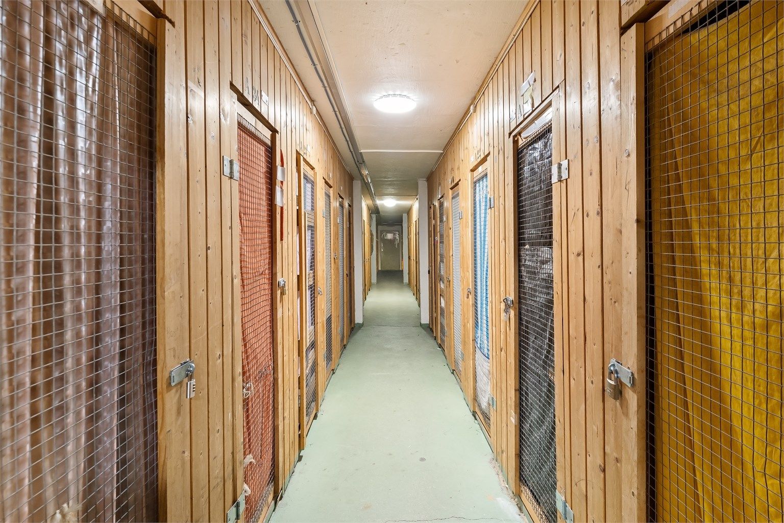 Leiligheten disponerer en egen bod på 2 m² i kjelleren.