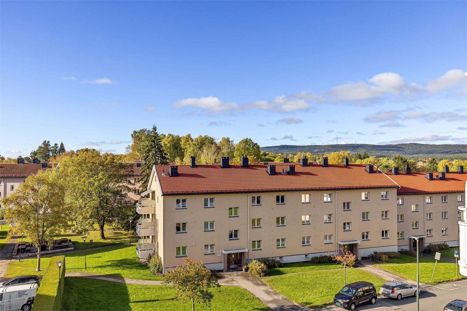Flott utsyn over nærområdet på Kjelsås og åsene mot Tryvann og Nordmarka.