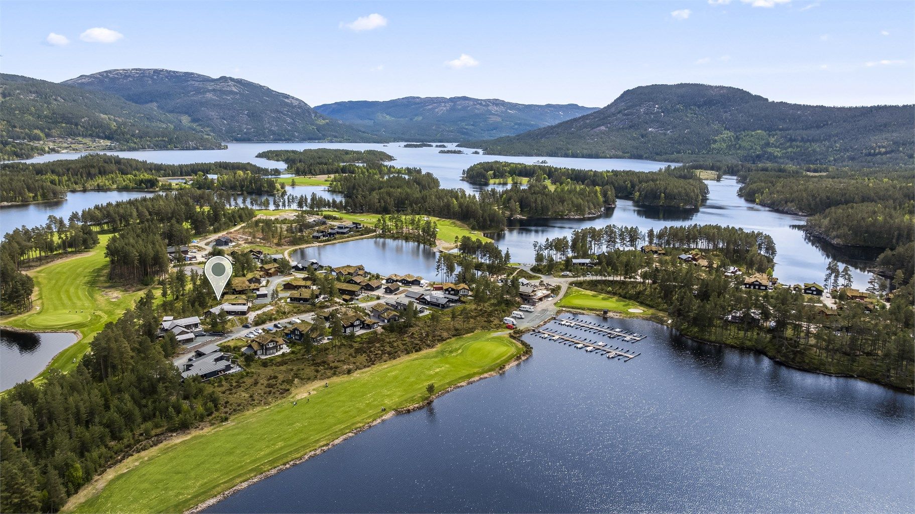Bryggeanlegg med båtplasser gir fine muligheter for båtliv på Nisser.