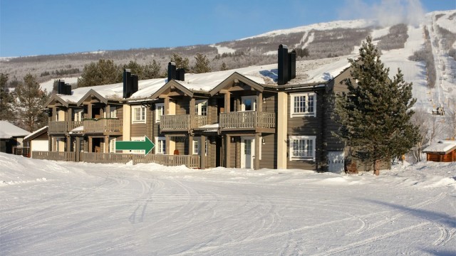 Krogsveen Sunnmøre v/Eiendomsmegler Harald Osdal har gleden av å presentere en nyere fritidsleilighet i laftet bygg med adresse Hotellvegen 1 like ved alpinanlegget - Foto: Jarle Osen