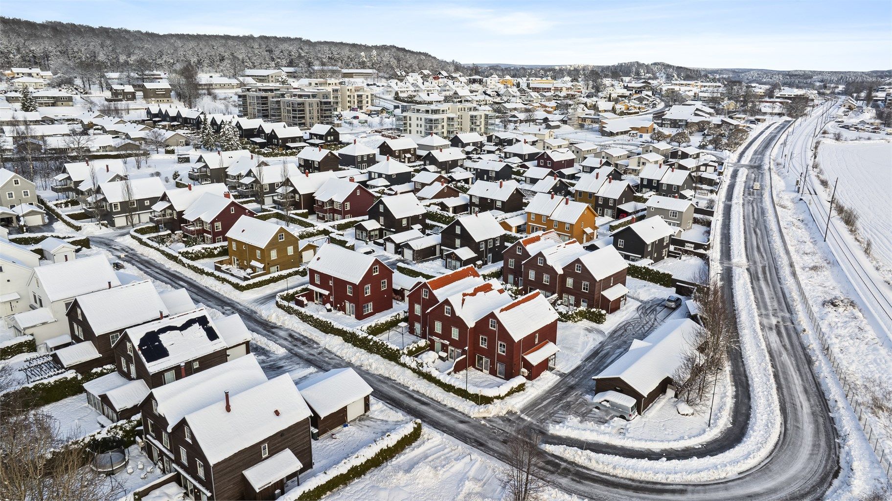 I Helgerødsletta 6 får du en bolig som kombinerer rolig beliggenhet, gode solforhold og nærhet til alt du trenger i hverdagen