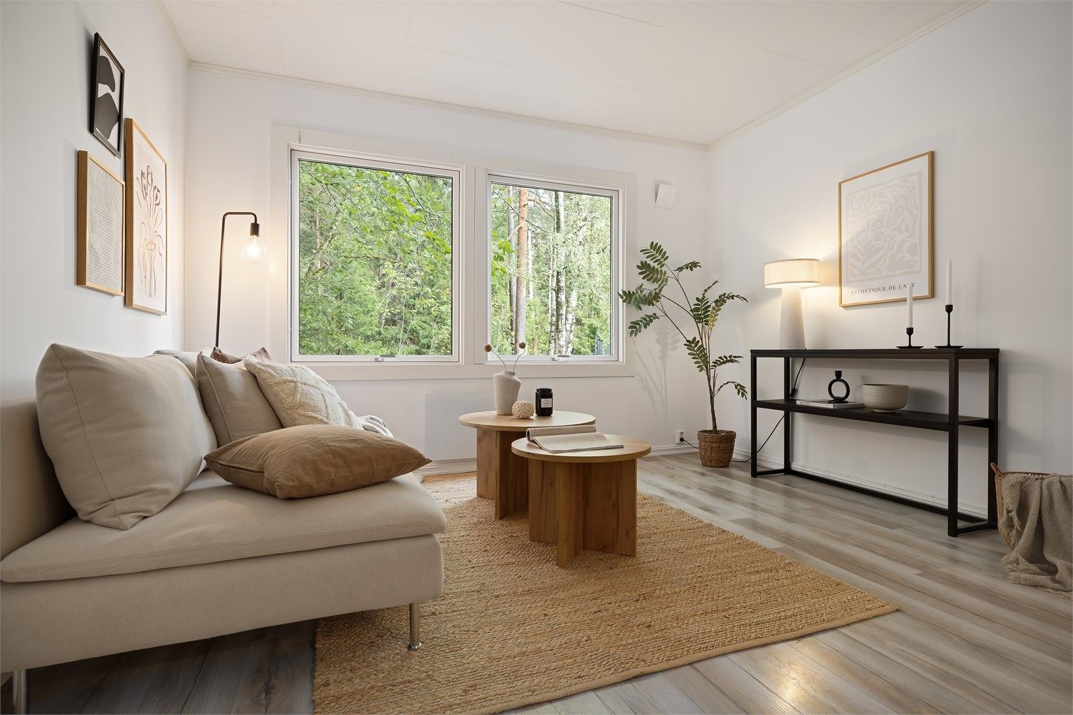 Leiligheten har moderniseringsbehov og er fullspekket av muligheter!