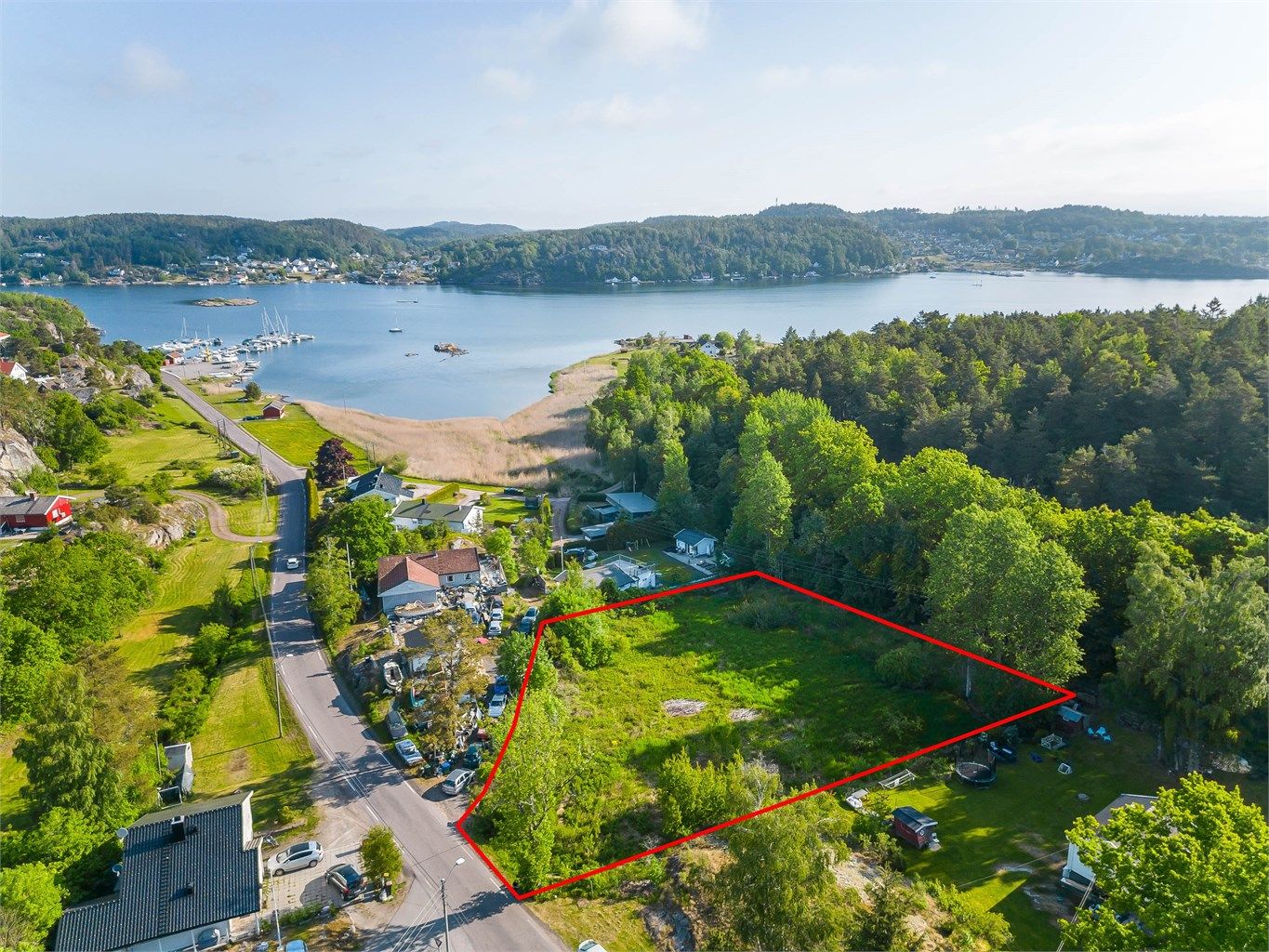 Stor eiet tomt på 3,2 mål!