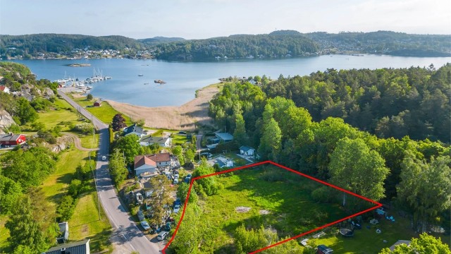 Stor eiet tomt på 3,2 mål!