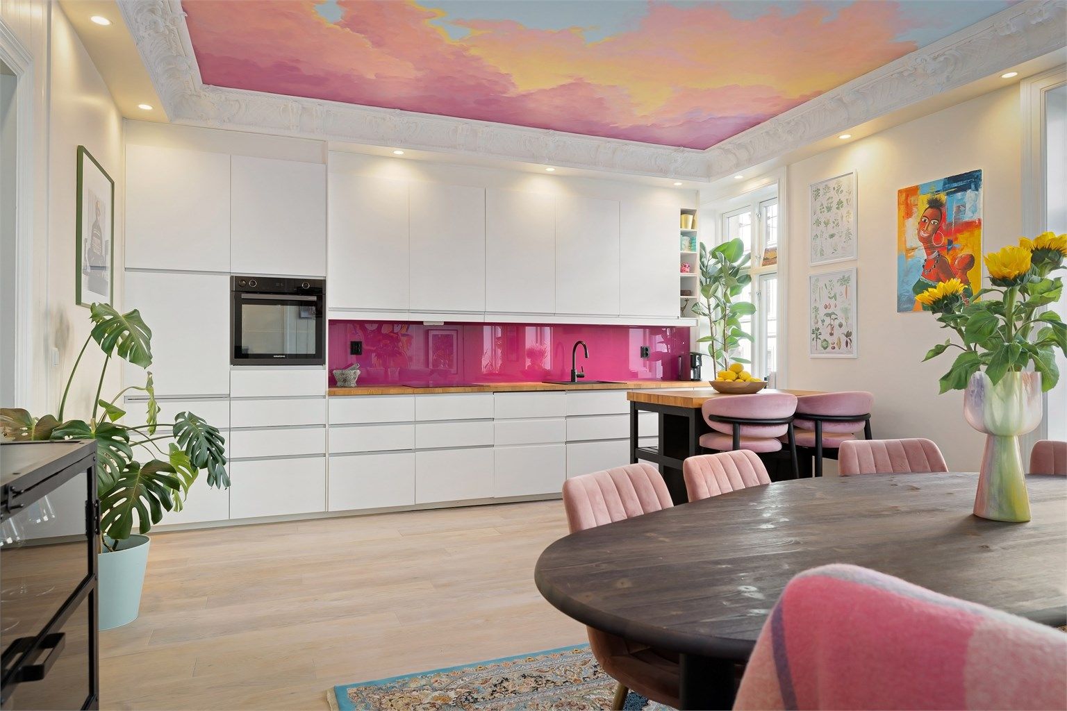 En klassisk og sjarmerende 5-roms leilighet over to plan.