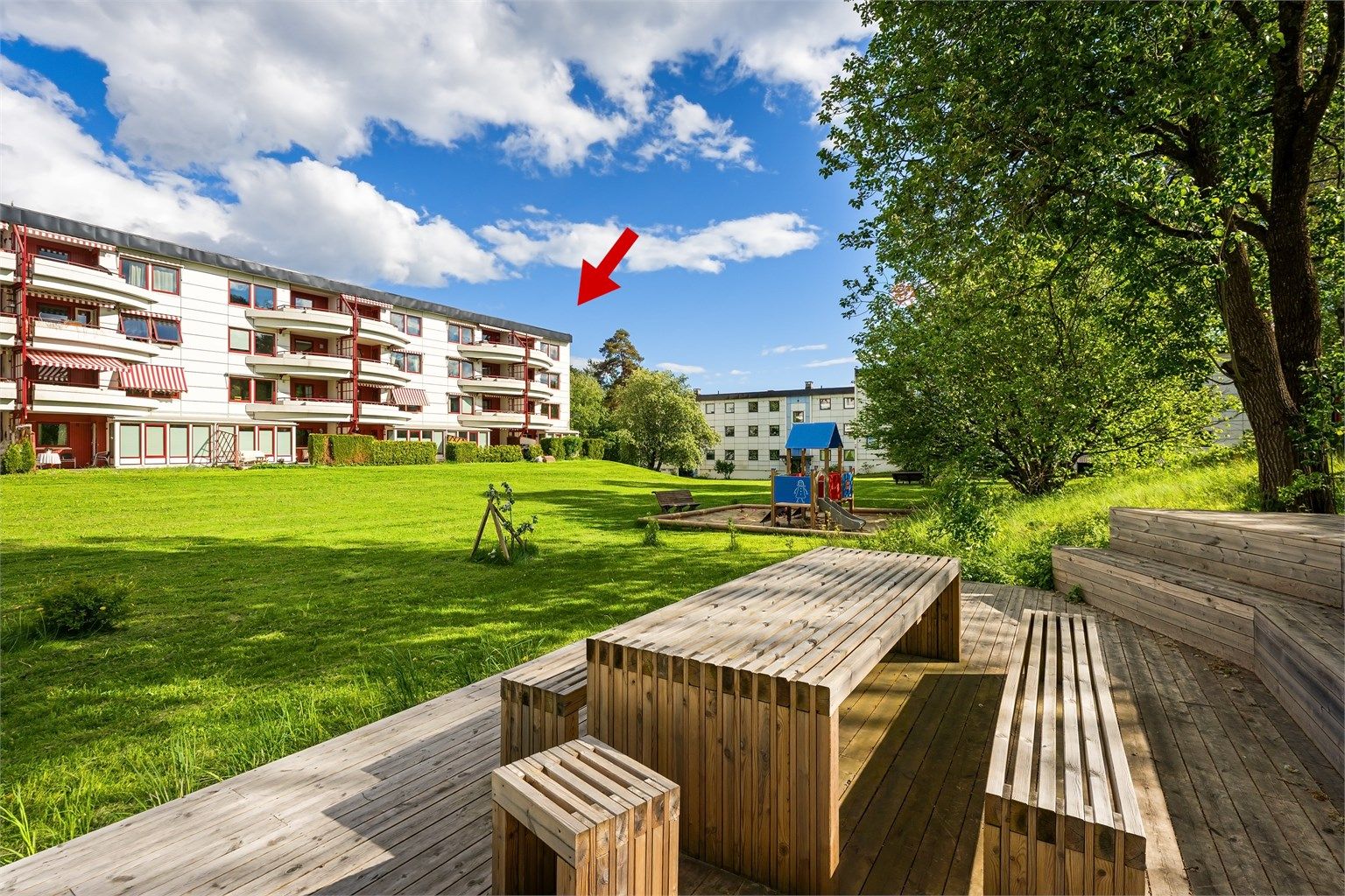 Svært lys og attraktiv 4-roms topp- og endeleilighet med vestvendt, solrik balkong og flott utsikt. Foto: Zovenfra AS