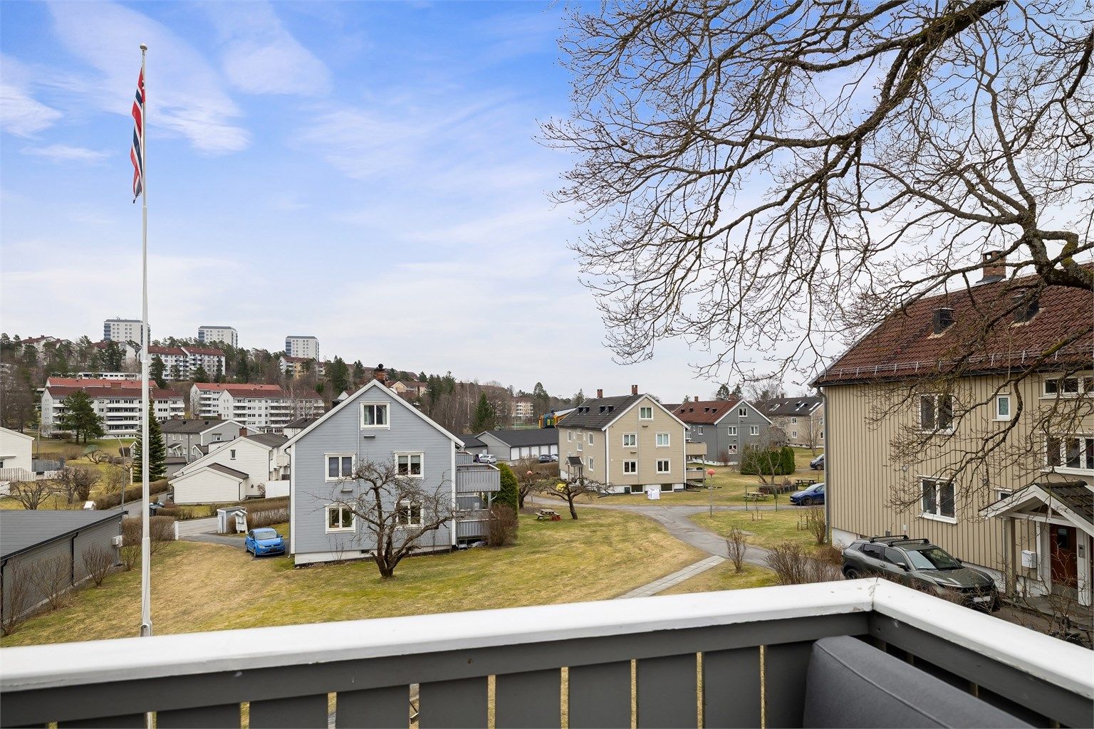 Balkongen har en skjermet beliggenhet med lite innsyn