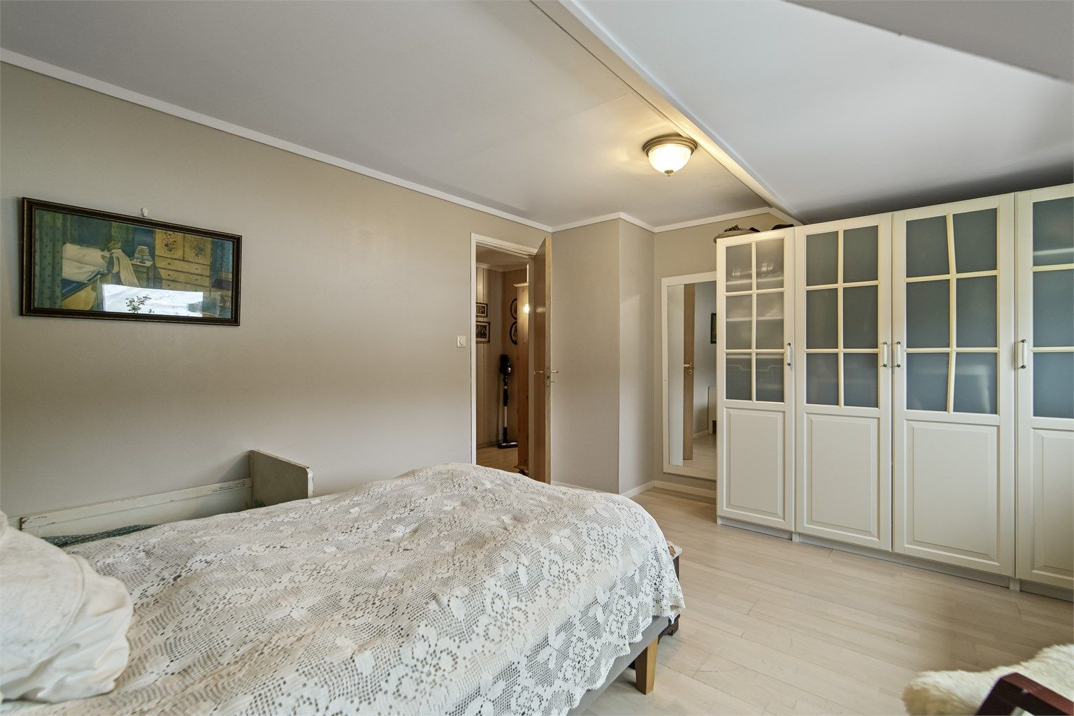 Mye skapplass på soverommet