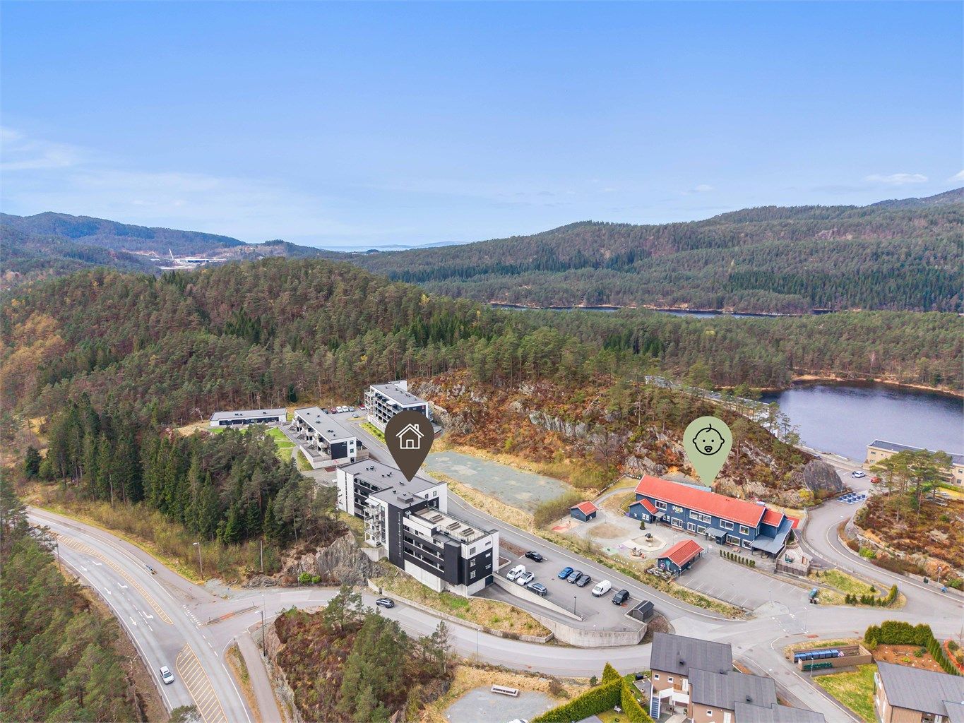 Storestraumen er et nyere boligområde som ligger i fine og rolige omgivelser uten gjennomgangstrafikk. Barnehagen ligger et steinkast unna. Perfekt for barnefamilien. 