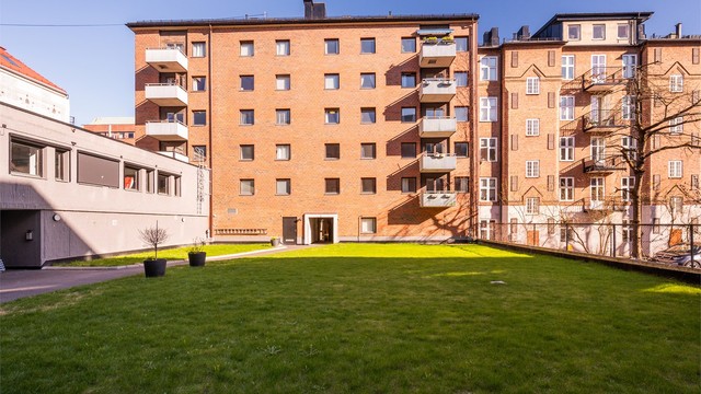 Sameiet har flotte grønne fellesarealer som kan benyttes av beboerne.