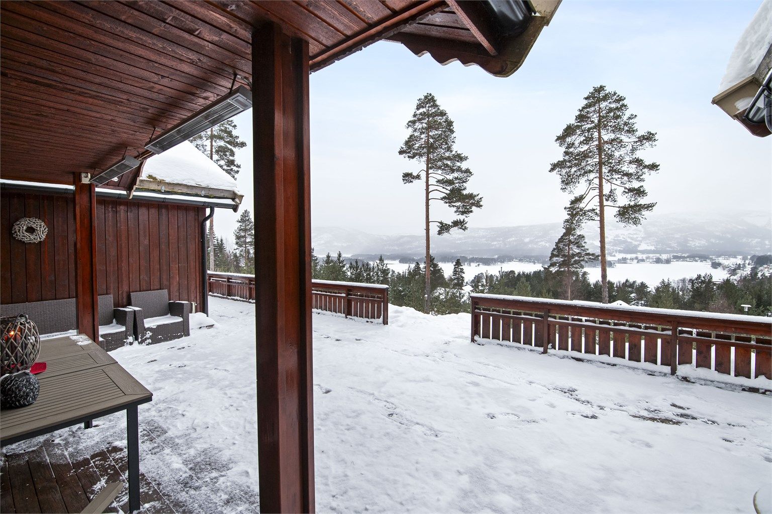 Stor terrasse med mange møbleringsmuligheter