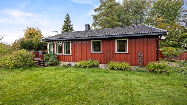 Tomten er på ca. 1 mål og man får også en større hage for de som har grønne fingre