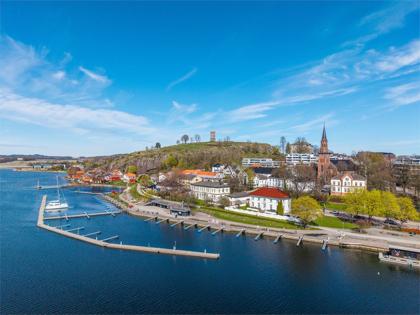 På få minutter når du Farmandstredet og Torvgården for shopping, samt et rikt utvalg av byens restauranter, kafeer og kulturtilbud. 