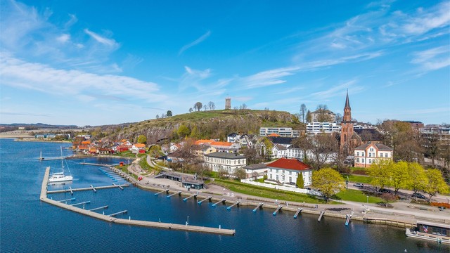 På få minutter når du Farmandstredet og Torvgården for shopping, samt et rikt utvalg av byens restauranter, kafeer og kulturtilbud.