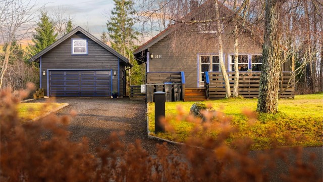 Haugliveien 4 presenteres av Raymond Bøhn i Krogsveen. Fotograf; Kristoffer Kristiansen