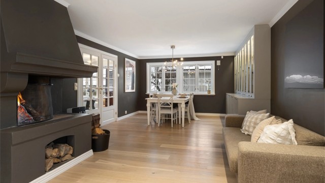 Peisen gir ekstra hygge til spiseplassen