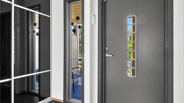 Vindfang med skyvedørsgarderobe