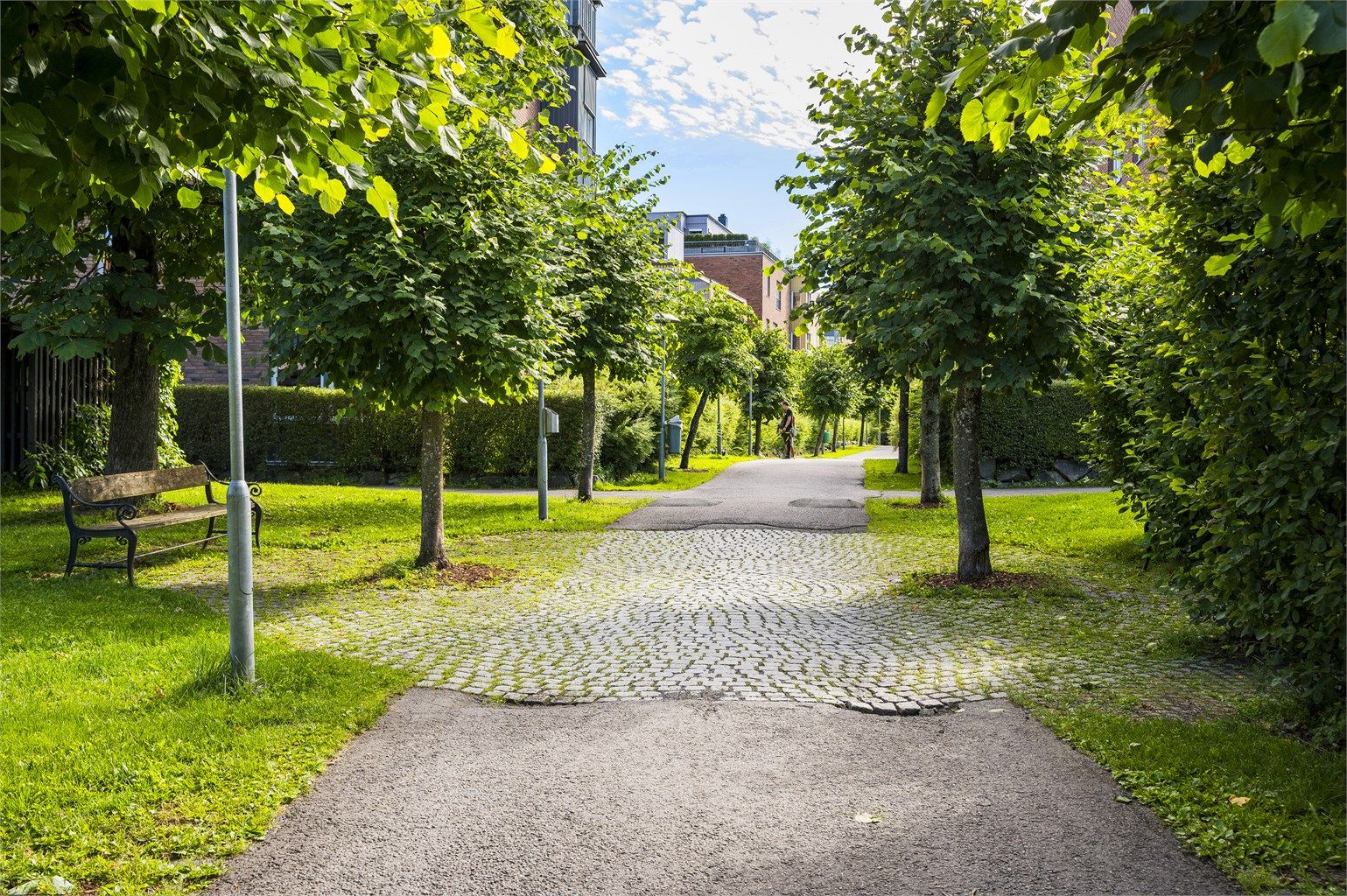 Hyggelige gangstier gjennom et bilfritt og barnevennlig bomiljø.