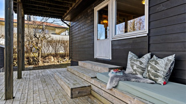 Terrassen med utgang fra det ene soveormmet.