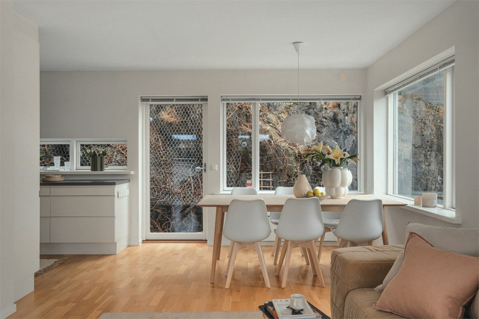 God plass til stort spisebord