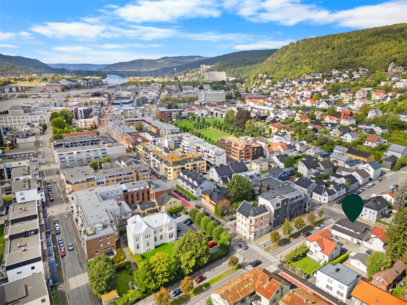 Sentralt beliggende i et område som har mye å tilby og et rikt tilbud av service- og underholdningstilbud. Foto: Ole Thorgeir Solheim Thoresen