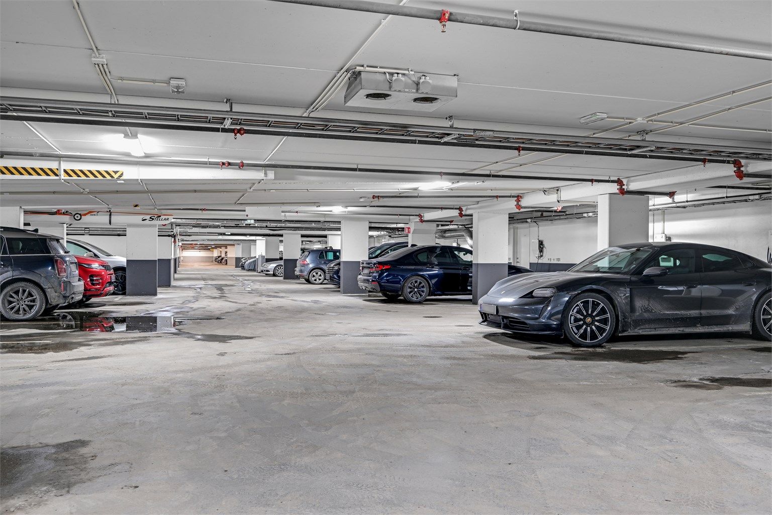 Garasjeplass i felles garasjekjeller - heisadkomst. 