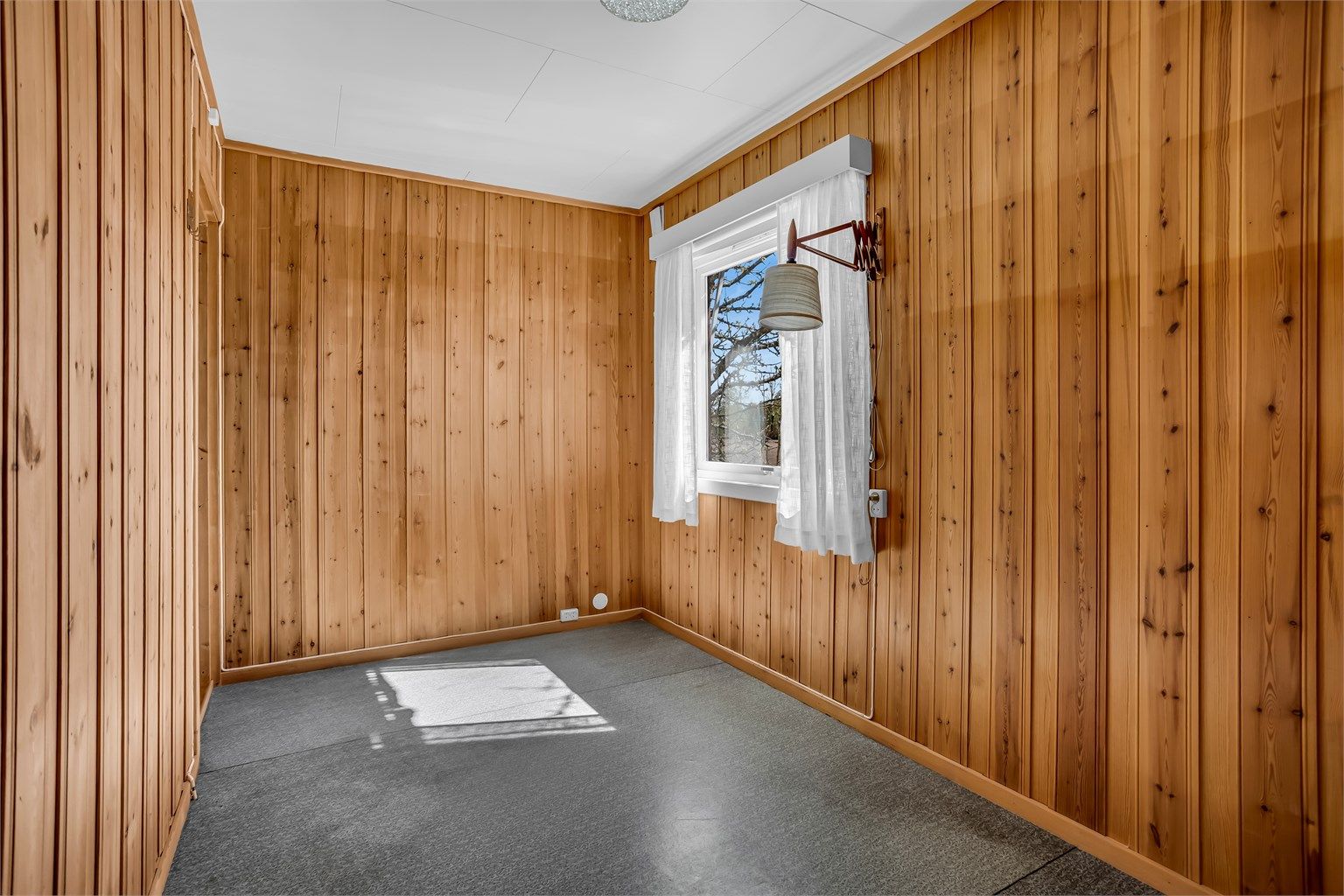 Ikke godkjent oppholdsrom, opprinnelig veranda jf. byggetegninger.