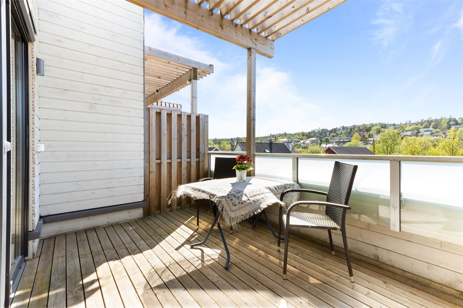 Takterrasse i 3.etasje med god utsikt over Vallerud