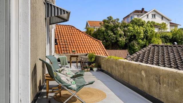 Sydvendt veranda med mye sol.