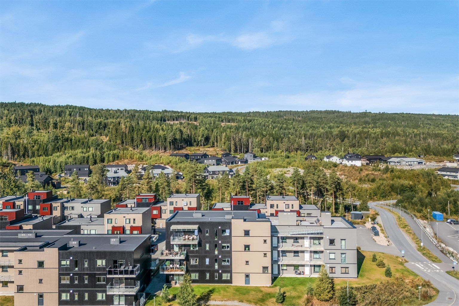 Beliggende i Nannestad kommune, med kun 15 minutters kjøring til Oslo Lufthavn.