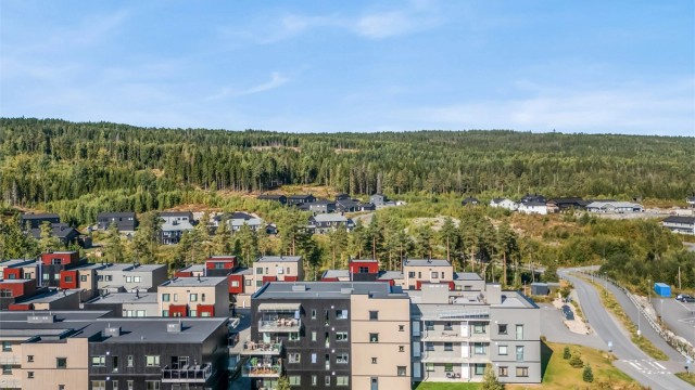 Beliggende i Nannestad kommune, med kun 15 minutters kjøring til Oslo Lufthavn.