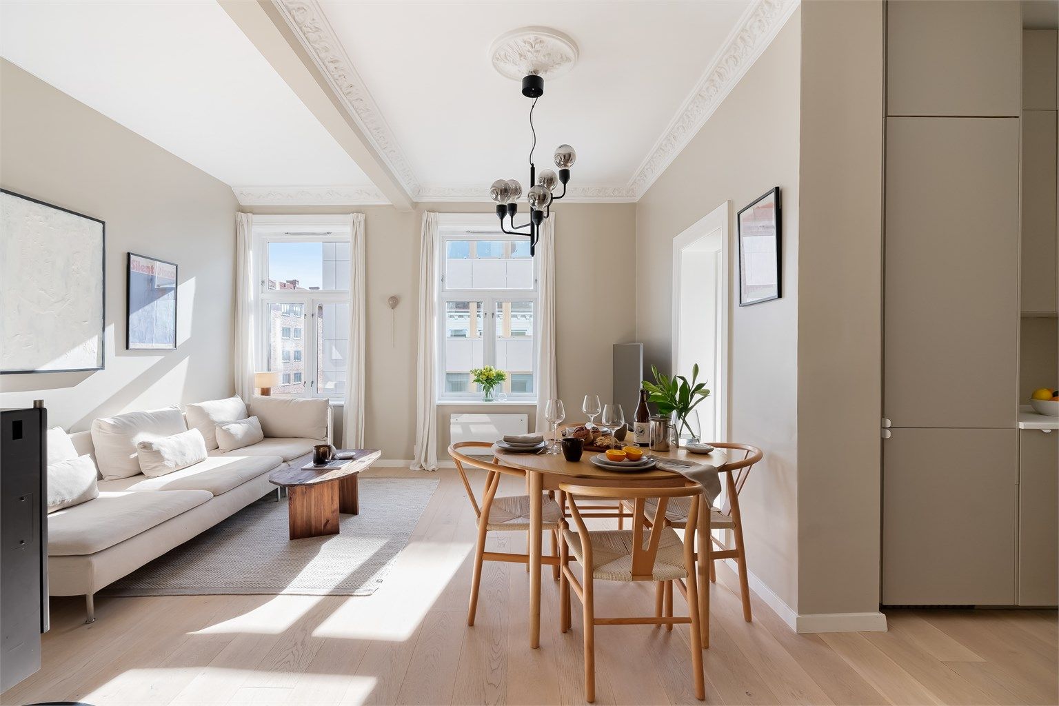 Velkommen til Stockholmgata 22 B! Presentert av Sara Marie Zachariassen v/ Krogsveen Eiendomsmegling. Foto: Chris Borowiak.