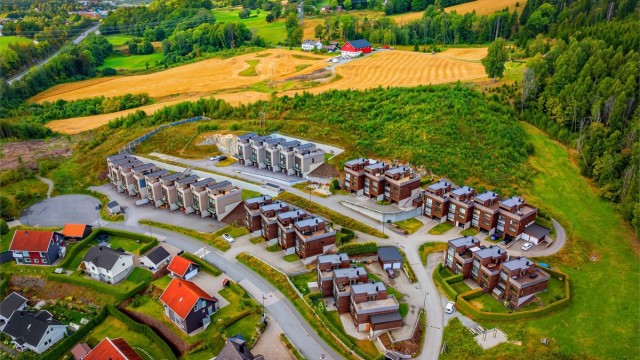 Enkel adkomst til E18 i retning Asker/Oslo og Drammen.