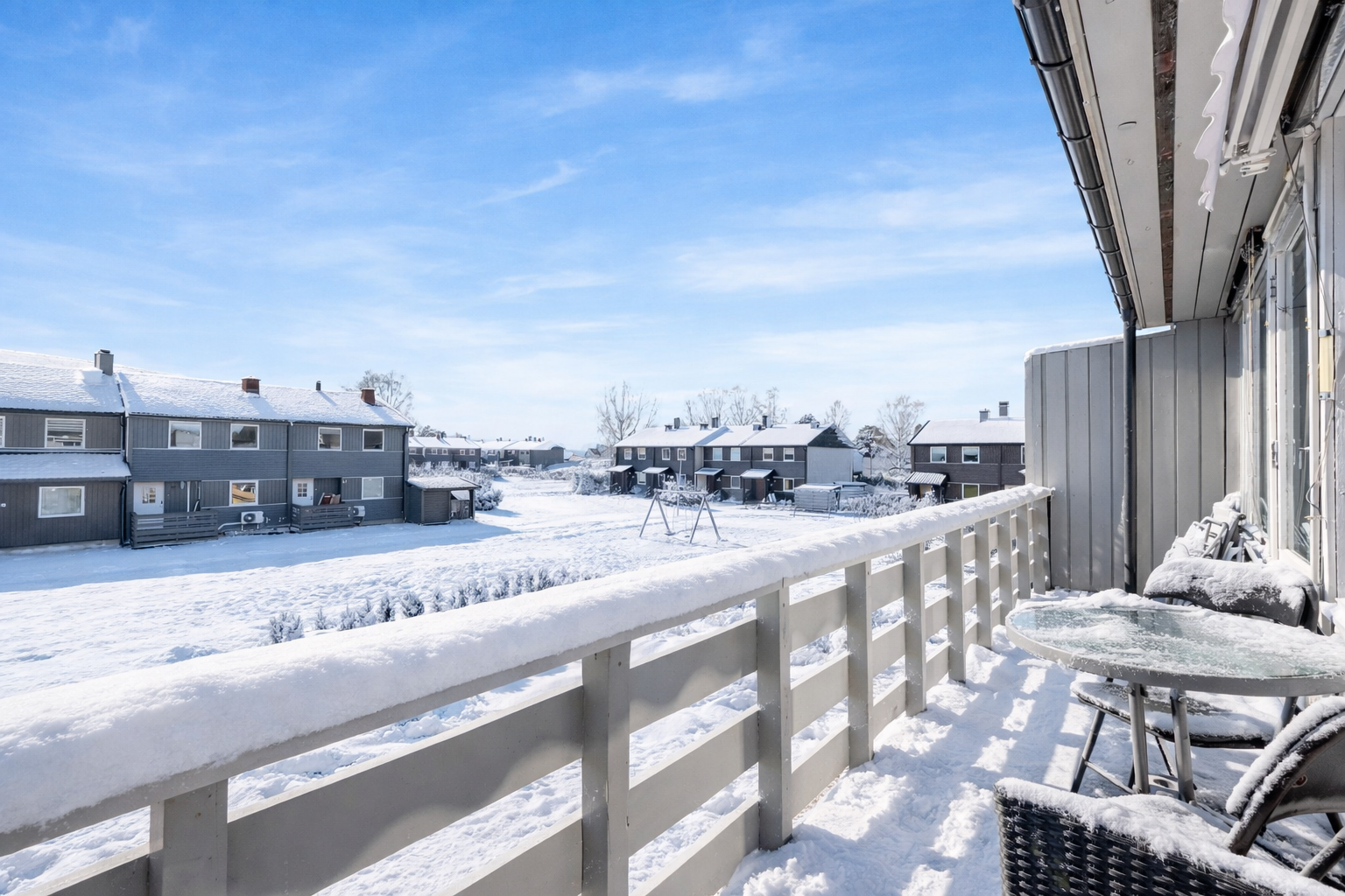 Utsikt fra balkongen. Illustrasjosnfoto KI.