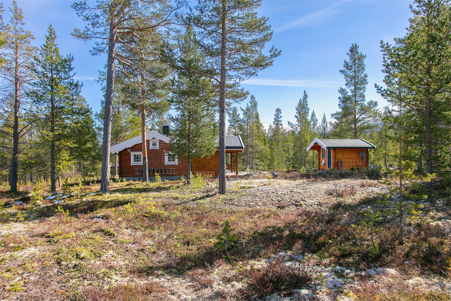 Hytta og annekset er plassert på en 360,5 kvm stor eiet tomt