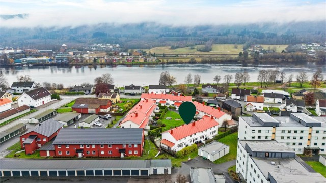 Her er det kort gangavstand til elven med behagelige turmuligheter langs elvepromenaden.
Foto: Haiman Askari