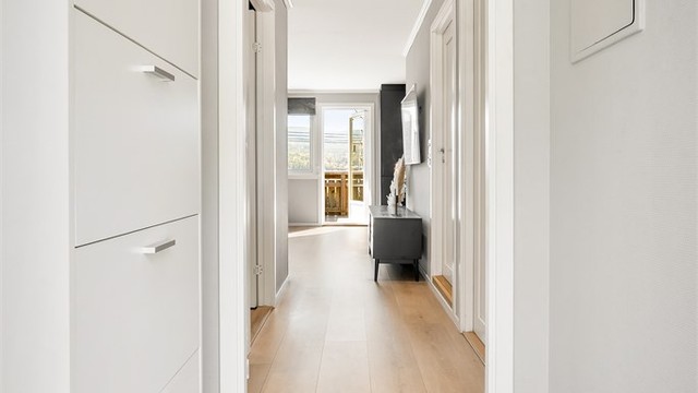 Entre og gang med plass til skoskap og knaggrekke