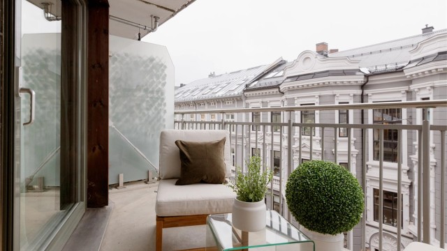 Innbydende balkong som gir rom for både ro og hverdagsglede.