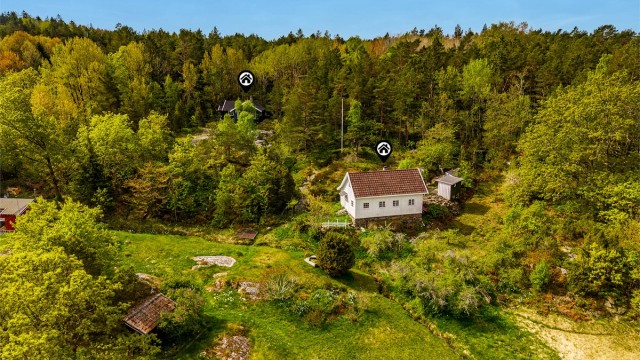 BOLTREPLASS: Med over 6 mål tomt er det rikelig med plass til å boltre seg på.