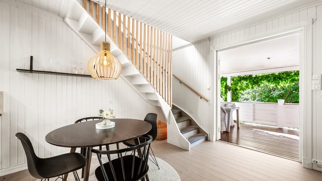 Fra spisestuen er det utgang til en overbygget terrasse på ca. 43 m².