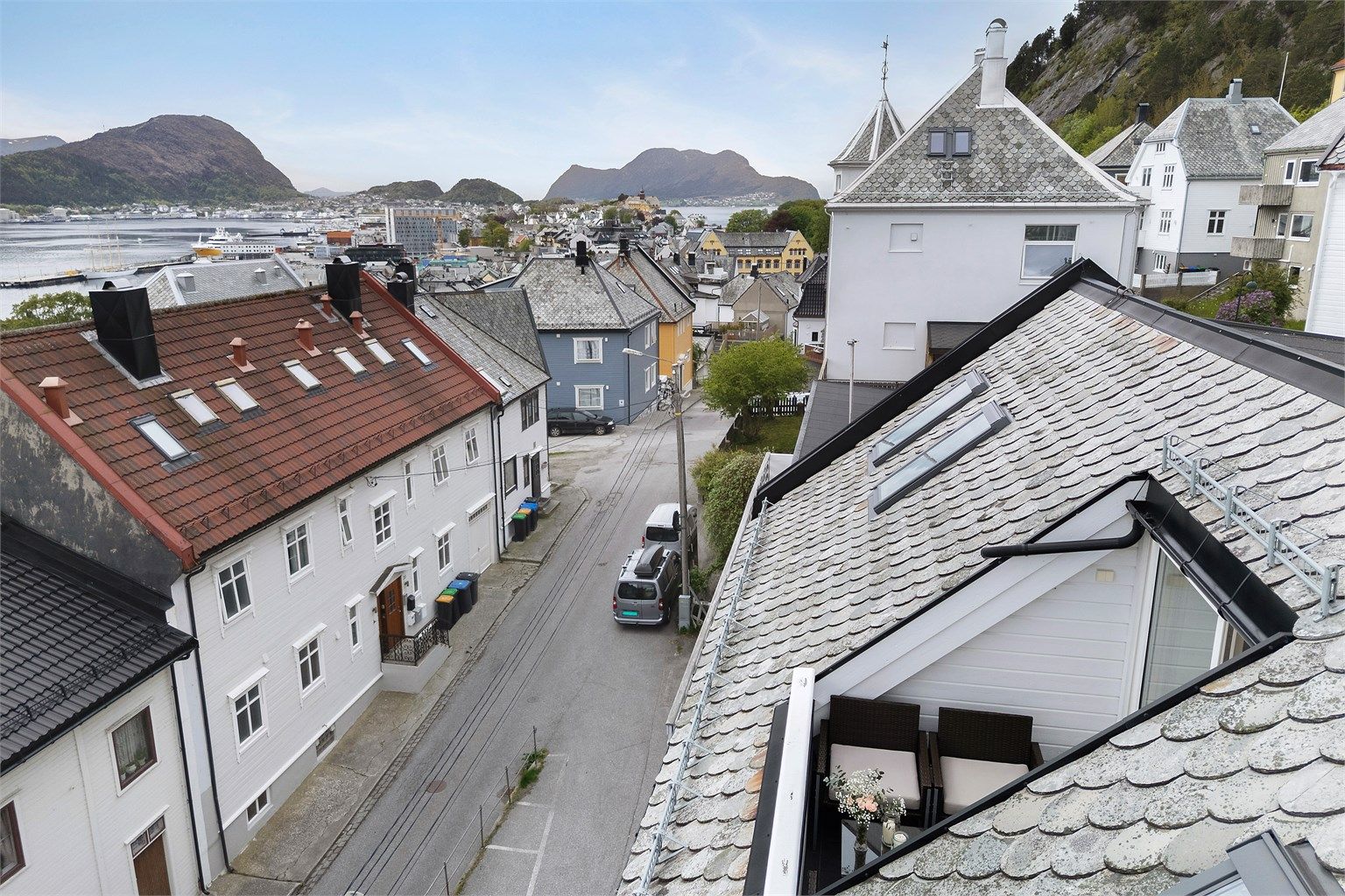 Leiligheten ligger i et rolig nabolag med kort vei ned til bysentrum