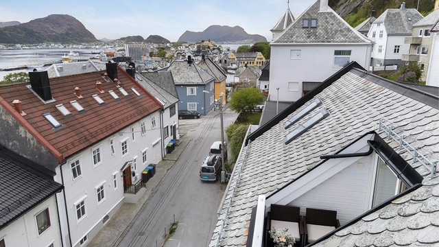 Leiligheten ligger i et rolig nabolag med kort vei ned til bysentrum