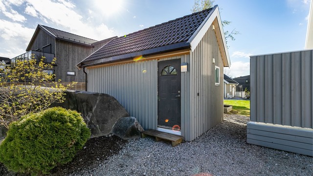 Frittstående anneks ble oppført i 2023.