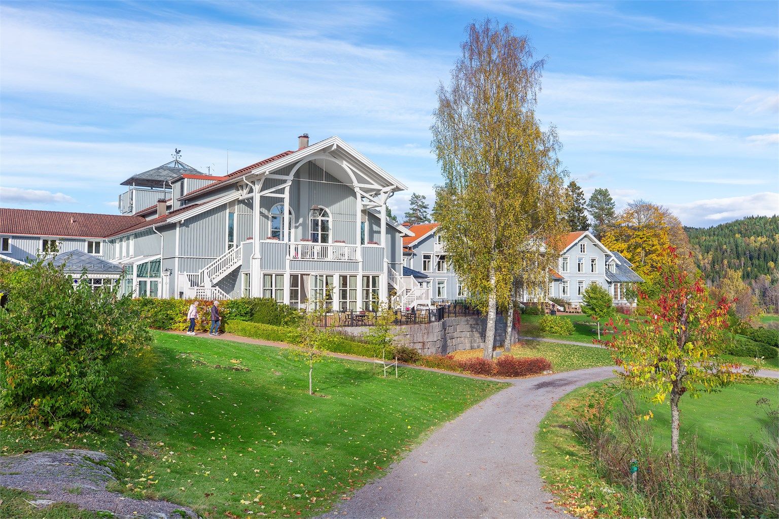 Området byr på flotte rekreasjonsmuligheter, med nærhet til både Østmarka og populære Losby Gods og golfbane.