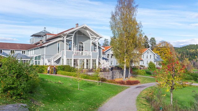 Området byr på flotte rekreasjonsmuligheter, med nærhet til både Østmarka og populære Losby Gods og golfbane.